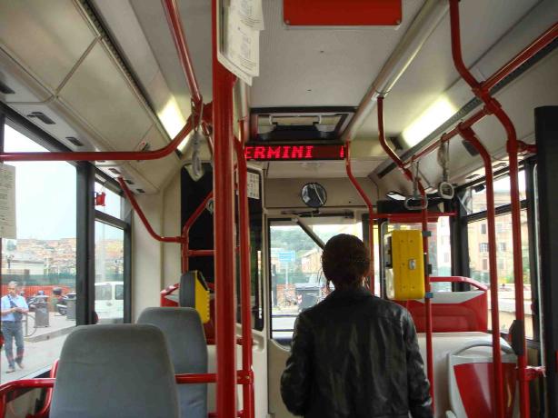 このバスはそのまま、テルミニ駅行きに成りました。